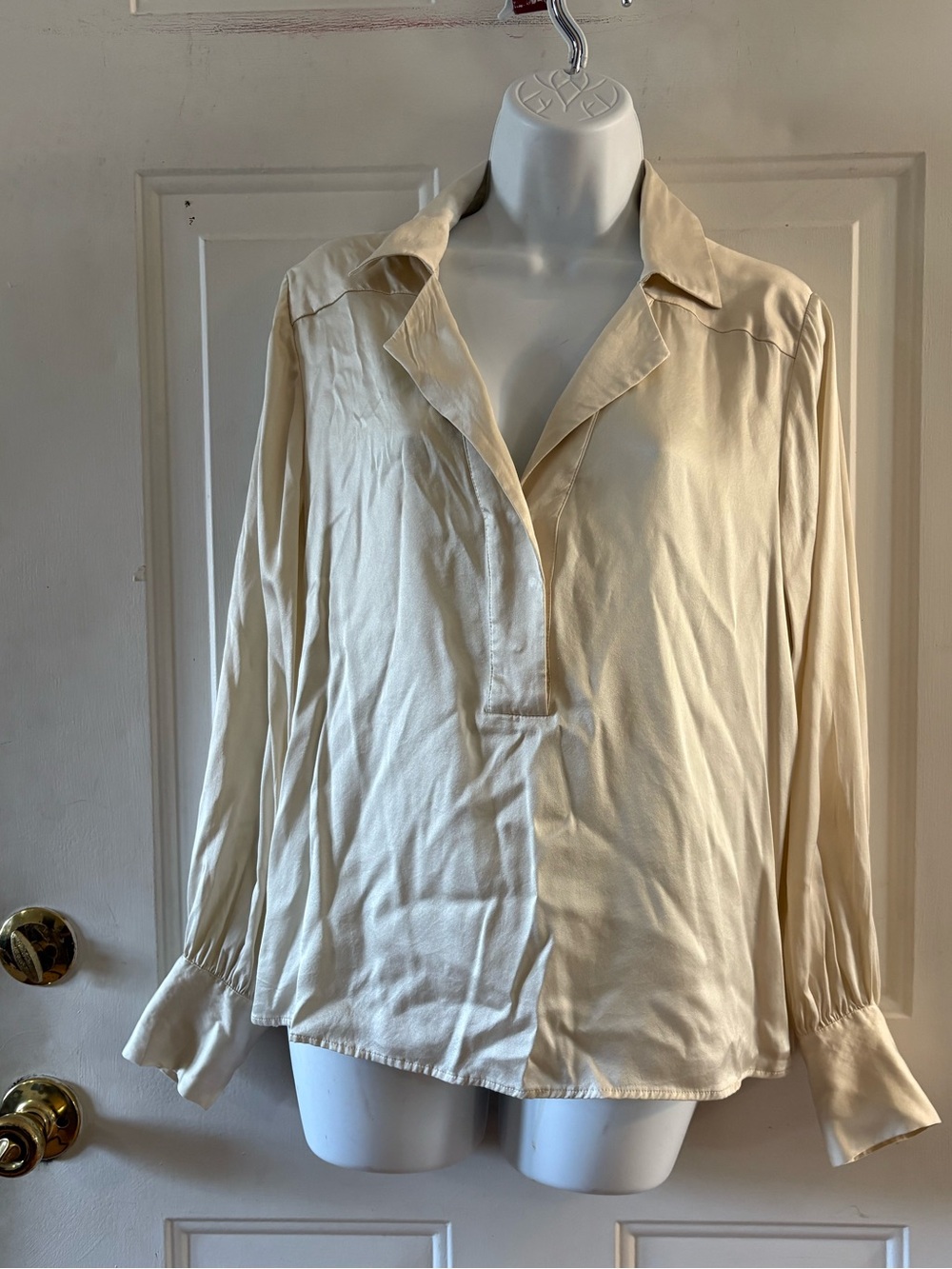 Antonio Melani Relaxed Cream Long-Sleeve Blouse. Size M